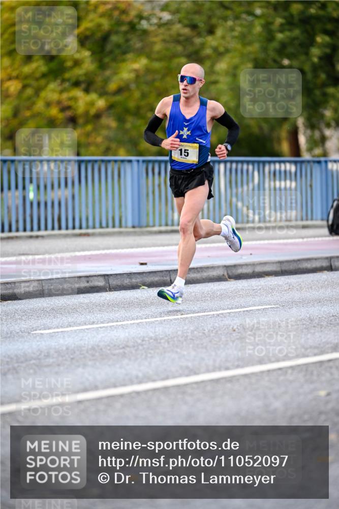 25.10.2026 - hella hamburg halbmarathon Dr. Thomas Lammeyer http://msf.ph/oto/11052097 25.10.2026 10:09:51 Kennedybrücke 15 meine-sportfotos.de