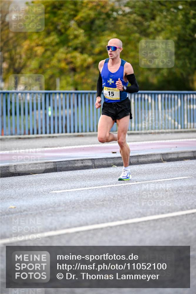 25.10.2026 - hella hamburg halbmarathon Dr. Thomas Lammeyer http://msf.ph/oto/11052100 25.10.2026 10:09:51 Kennedybrücke 15 meine-sportfotos.de