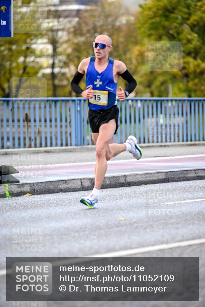 25.10.2026 - hella hamburg halbmarathon Dr. Thomas Lammeyer http://msf.ph/oto/11052109 25.10.2026 10:09:51 Kennedybrücke 15 meine-sportfotos.de