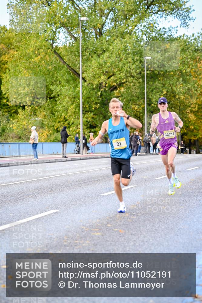 25.10.2026 - hella hamburg halbmarathon Dr. Thomas Lammeyer http://msf.ph/oto/11052191 25.10.2026 10:10:55 Kennedybrücke 33715, 23, 21 meine-sportfotos.de