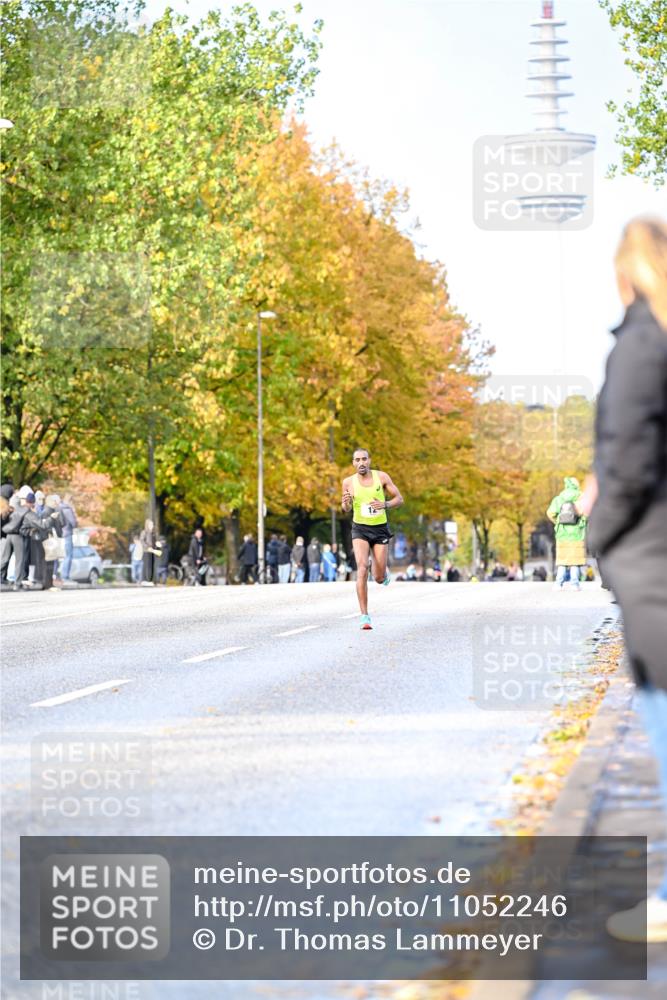 25.10.2026 - hella hamburg halbmarathon Dr. Thomas Lammeyer http://msf.ph/oto/11052246 25.10.2026 10:11:20 Kennedybrücke  meine-sportfotos.de