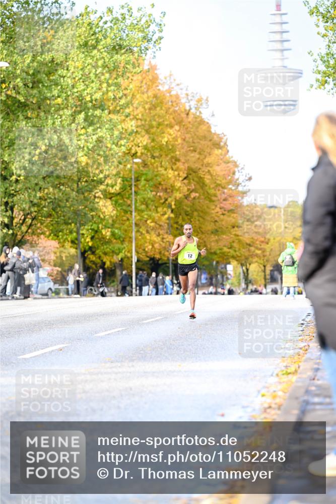 25.10.2026 - hella hamburg halbmarathon Dr. Thomas Lammeyer http://msf.ph/oto/11052248 25.10.2026 10:11:20 Kennedybrücke 12 meine-sportfotos.de