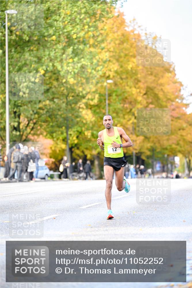 25.10.2026 - hella hamburg halbmarathon Dr. Thomas Lammeyer http://msf.ph/oto/11052252 25.10.2026 10:11:23 Kennedybrücke 12 meine-sportfotos.de