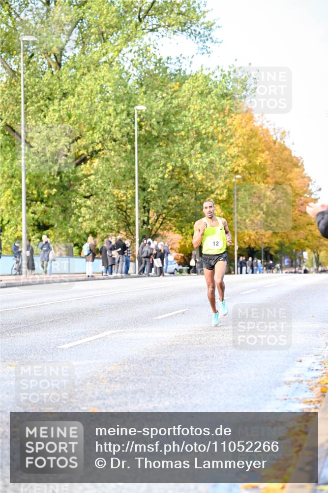 25.10.2026 - hella hamburg halbmarathon Dr. Thomas Lammeyer http://msf.ph/oto/11052266 25.10.2026 10:11:23 Kennedybrücke 12 meine-sportfotos.de