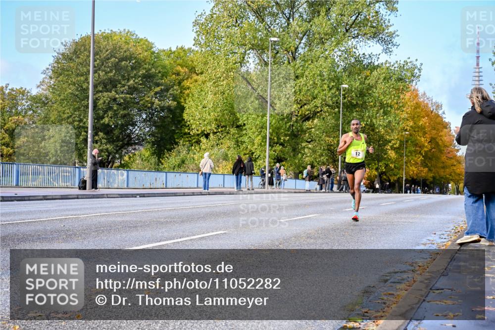 25.10.2026 - hella hamburg halbmarathon Dr. Thomas Lammeyer http://msf.ph/oto/11052282 25.10.2026 10:11:25 Kennedybrücke 12 meine-sportfotos.de