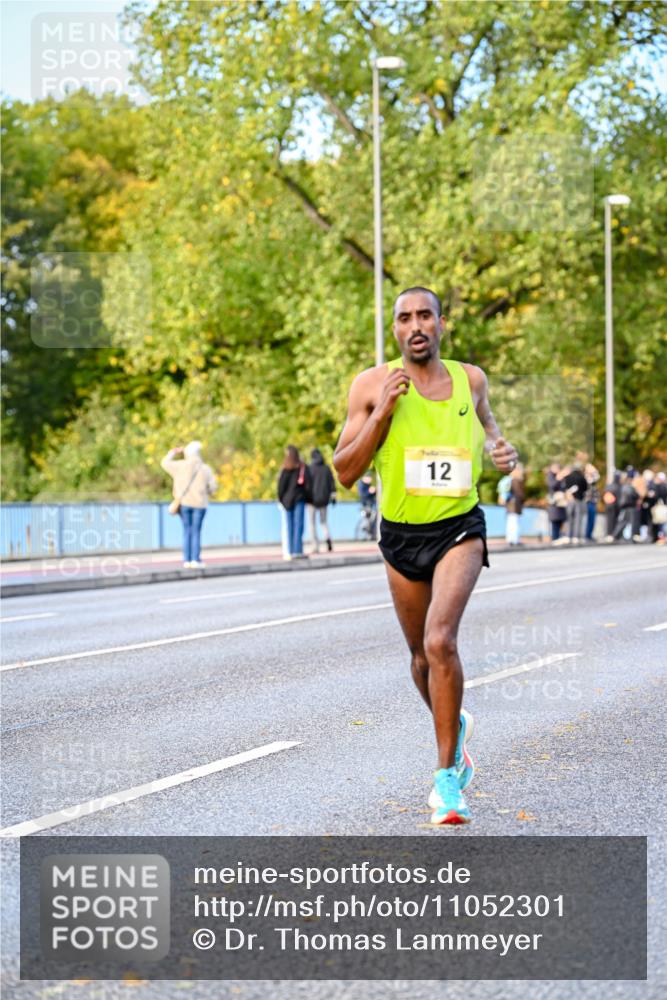 25.10.2026 - hella hamburg halbmarathon Dr. Thomas Lammeyer http://msf.ph/oto/11052301 25.10.2026 10:11:25 Kennedybrücke 12 meine-sportfotos.de