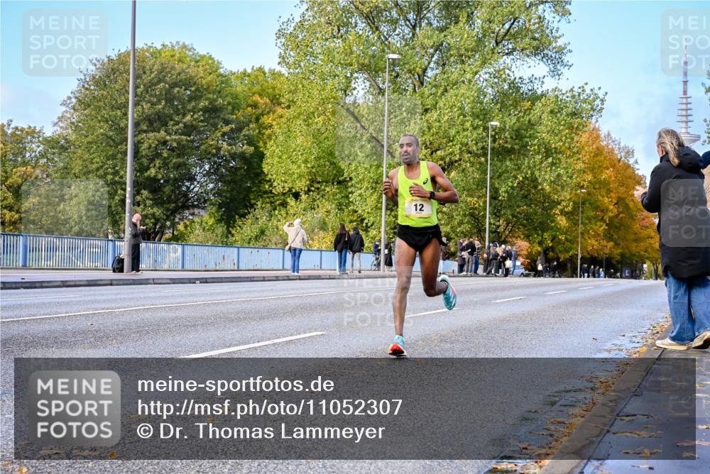 25.10.2026 - hella hamburg halbmarathon Dr. Thomas Lammeyer http://msf.ph/oto/11052307 25.10.2026 10:11:26 Kennedybrücke 12 meine-sportfotos.de