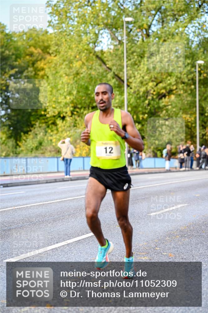 25.10.2026 - hella hamburg halbmarathon Dr. Thomas Lammeyer http://msf.ph/oto/11052309 25.10.2026 10:11:26 Kennedybrücke 12 meine-sportfotos.de