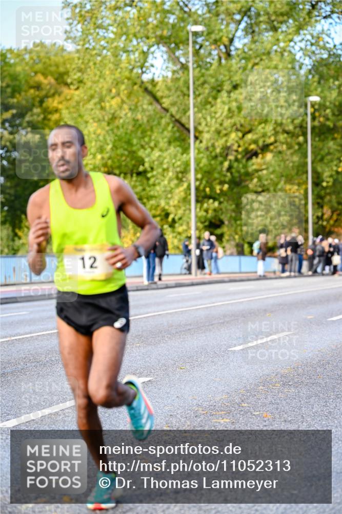 25.10.2026 - hella hamburg halbmarathon Dr. Thomas Lammeyer http://msf.ph/oto/11052313 25.10.2026 10:11:26 Kennedybrücke 12 meine-sportfotos.de