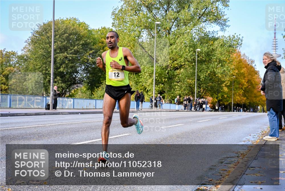 25.10.2026 - hella hamburg halbmarathon Dr. Thomas Lammeyer http://msf.ph/oto/11052318 25.10.2026 10:11:26 Kennedybrücke 12 meine-sportfotos.de