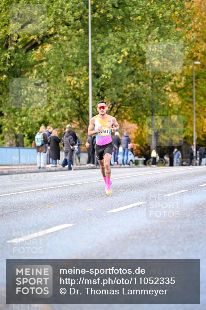 25.10.2026 - hella hamburg halbmarathon Dr. Thomas Lammeyer http://msf.ph/oto/11052335 25.10.2026 10:11:56 Kennedybrücke 2912 meine-sportfotos.de