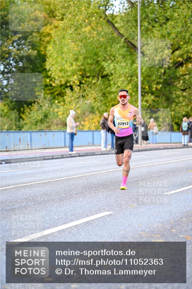25.10.2026 - hella hamburg halbmarathon Dr. Thomas Lammeyer http://msf.ph/oto/11052363 25.10.2026 10:11:58 Kennedybrücke 22912 meine-sportfotos.de