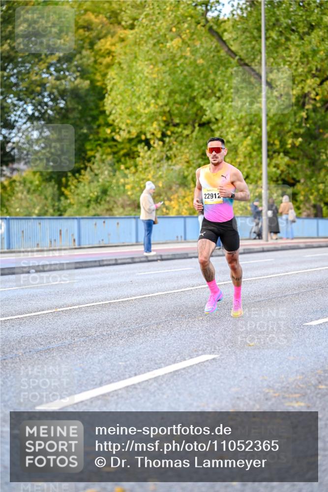 25.10.2026 - hella hamburg halbmarathon Dr. Thomas Lammeyer http://msf.ph/oto/11052365 25.10.2026 10:11:58 Kennedybrücke 22912 meine-sportfotos.de