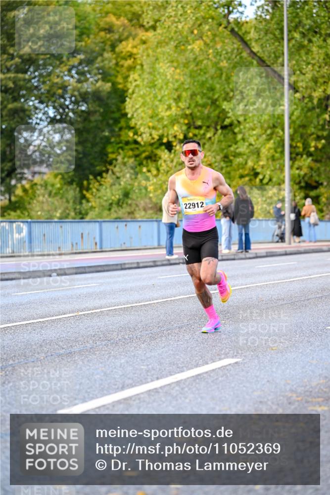 25.10.2026 - hella hamburg halbmarathon Dr. Thomas Lammeyer http://msf.ph/oto/11052369 25.10.2026 10:11:59 Kennedybrücke 22912 meine-sportfotos.de