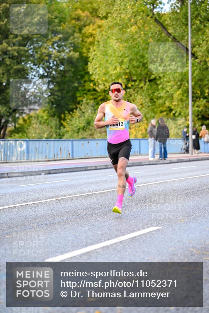 25.10.2026 - hella hamburg halbmarathon Dr. Thomas Lammeyer http://msf.ph/oto/11052371 25.10.2026 10:11:59 Kennedybrücke 2912 meine-sportfotos.de