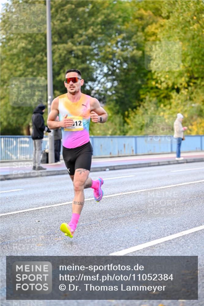 25.10.2026 - hella hamburg halbmarathon Dr. Thomas Lammeyer http://msf.ph/oto/11052384 25.10.2026 10:11:59 Kennedybrücke 12 meine-sportfotos.de