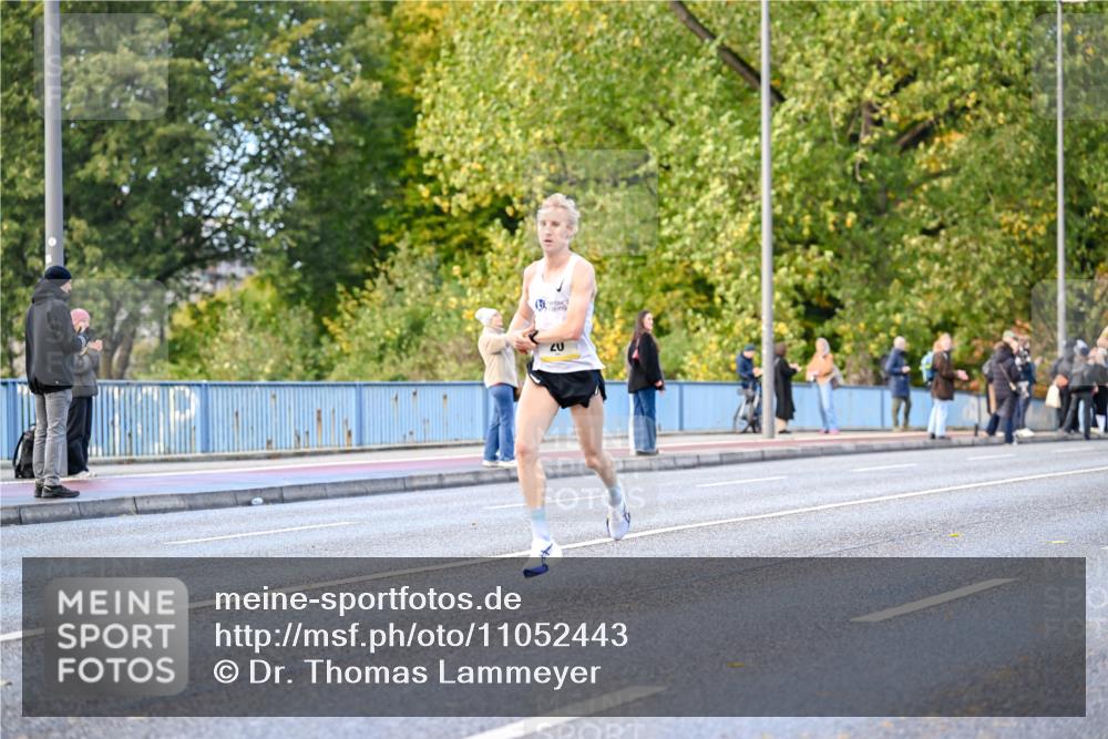 25.10.2026 - hella hamburg halbmarathon Dr. Thomas Lammeyer http://msf.ph/oto/11052443 25.10.2026 10:12:27 Kennedybrücke 07 meine-sportfotos.de