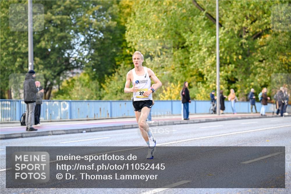 25.10.2026 - hella hamburg halbmarathon Dr. Thomas Lammeyer http://msf.ph/oto/11052445 25.10.2026 10:12:27 Kennedybrücke 20 meine-sportfotos.de