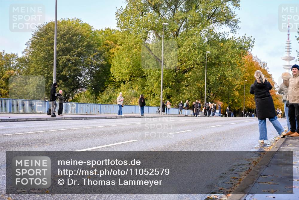 25.10.2026 - hella hamburg halbmarathon Dr. Thomas Lammeyer http://msf.ph/oto/11052579 25.10.2026 10:12:34 Kennedybrücke  meine-sportfotos.de