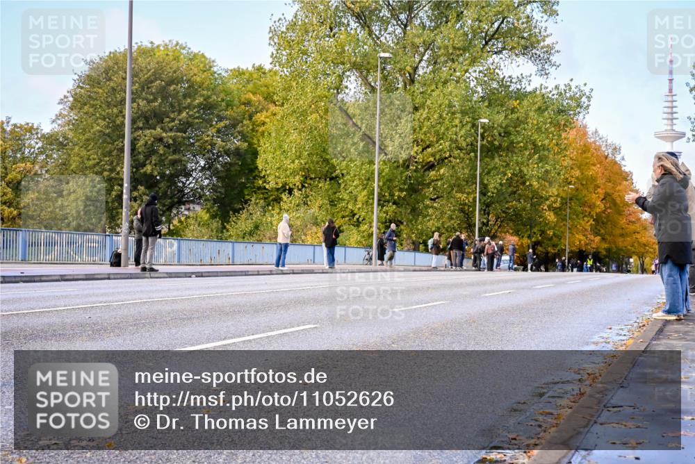 25.10.2026 - hella hamburg halbmarathon Dr. Thomas Lammeyer http://msf.ph/oto/11052626 25.10.2026 10:12:51 Kennedybrücke  meine-sportfotos.de
