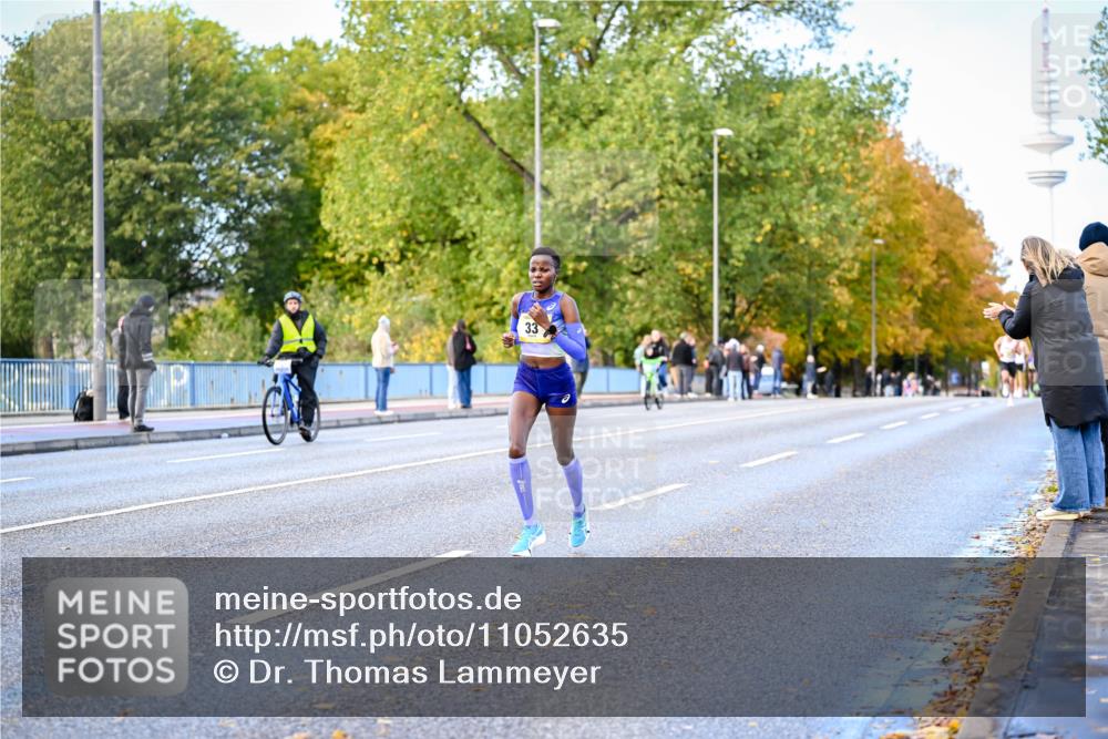 25.10.2026 - hella hamburg halbmarathon Dr. Thomas Lammeyer http://msf.ph/oto/11052635 25.10.2026 10:13:08 Kennedybrücke 33 meine-sportfotos.de