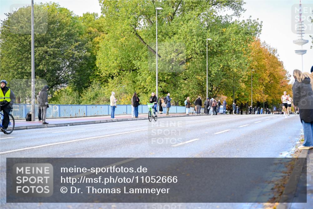 25.10.2026 - hella hamburg halbmarathon Dr. Thomas Lammeyer http://msf.ph/oto/11052666 25.10.2026 10:13:09 Kennedybrücke  meine-sportfotos.de
