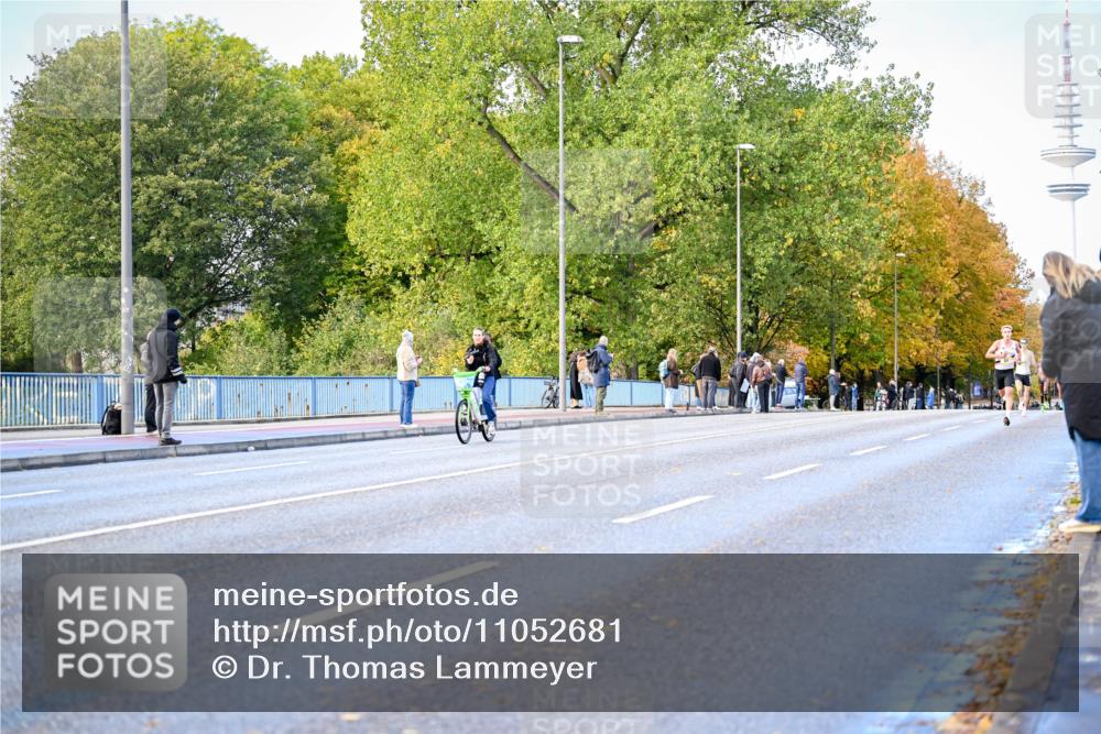 25.10.2026 - hella hamburg halbmarathon Dr. Thomas Lammeyer http://msf.ph/oto/11052681 25.10.2026 10:13:10 Kennedybrücke  meine-sportfotos.de
