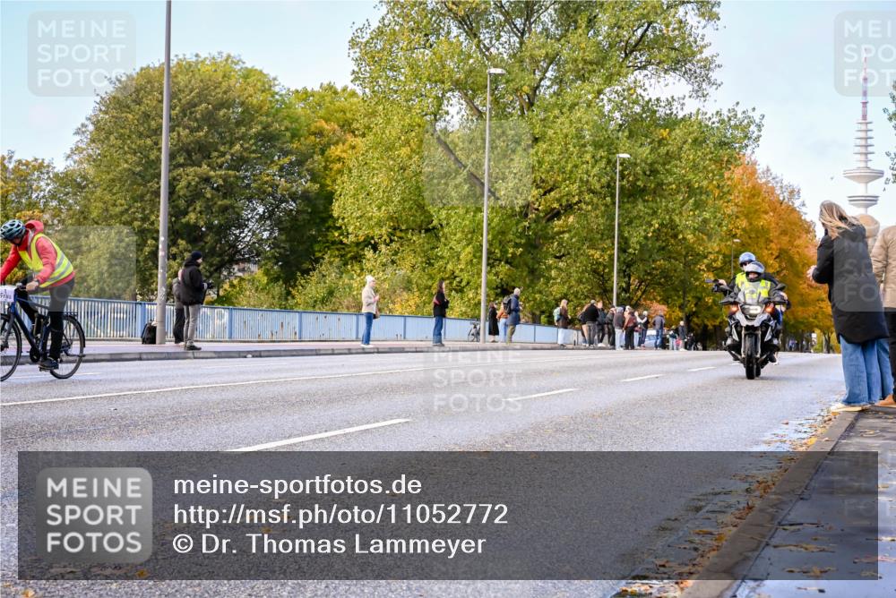 25.10.2026 - hella hamburg halbmarathon Dr. Thomas Lammeyer http://msf.ph/oto/11052772 25.10.2026 10:13:23 Kennedybrücke  meine-sportfotos.de