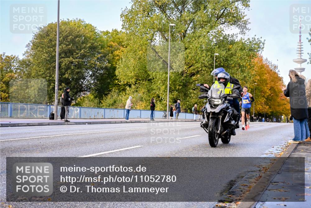 25.10.2026 - hella hamburg halbmarathon Dr. Thomas Lammeyer http://msf.ph/oto/11052780 25.10.2026 10:13:26 Kennedybrücke 14 meine-sportfotos.de