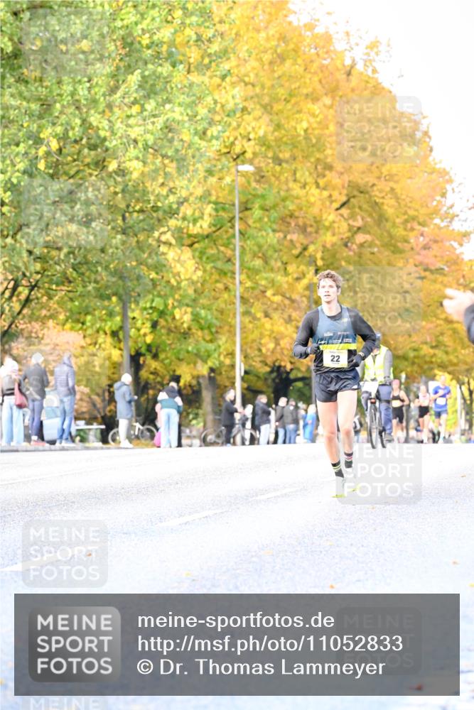 25.10.2026 - hella hamburg halbmarathon Dr. Thomas Lammeyer http://msf.ph/oto/11052833 25.10.2026 10:14:03 Kennedybrücke 22 meine-sportfotos.de