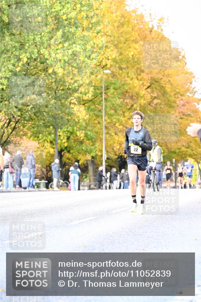 25.10.2026 - hella hamburg halbmarathon Dr. Thomas Lammeyer http://msf.ph/oto/11052839 25.10.2026 10:14:04 Kennedybrücke 22 meine-sportfotos.de