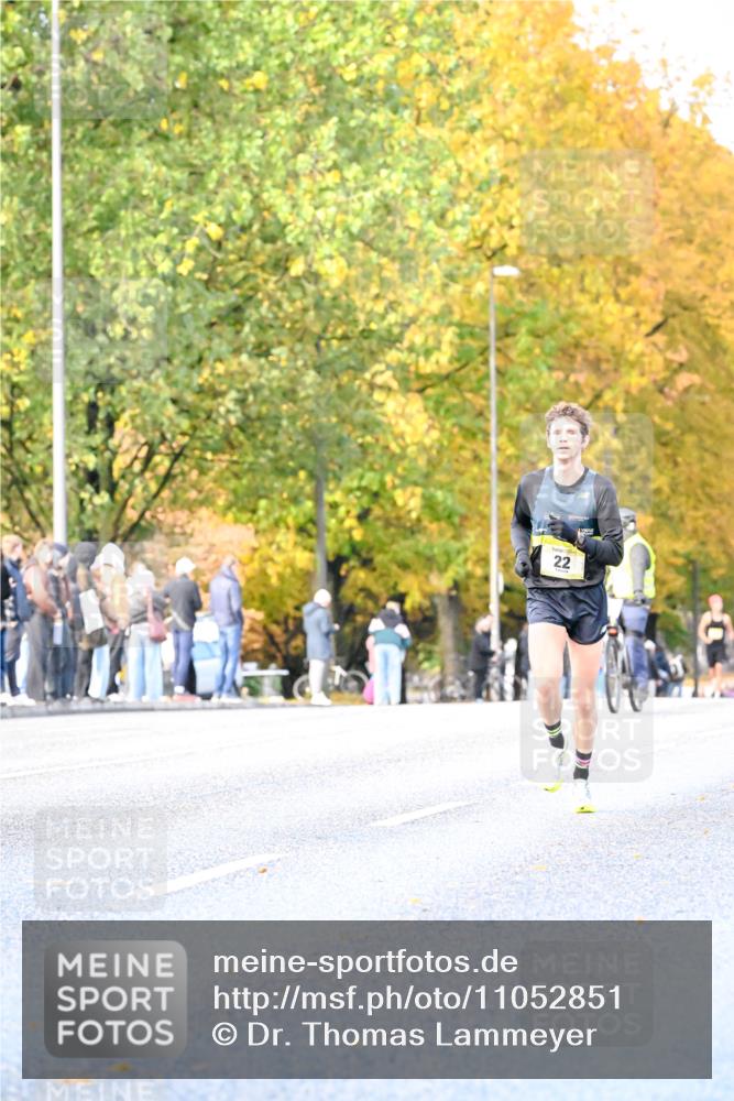 25.10.2026 - hella hamburg halbmarathon Dr. Thomas Lammeyer http://msf.ph/oto/11052851 25.10.2026 10:14:05 Kennedybrücke 22 meine-sportfotos.de