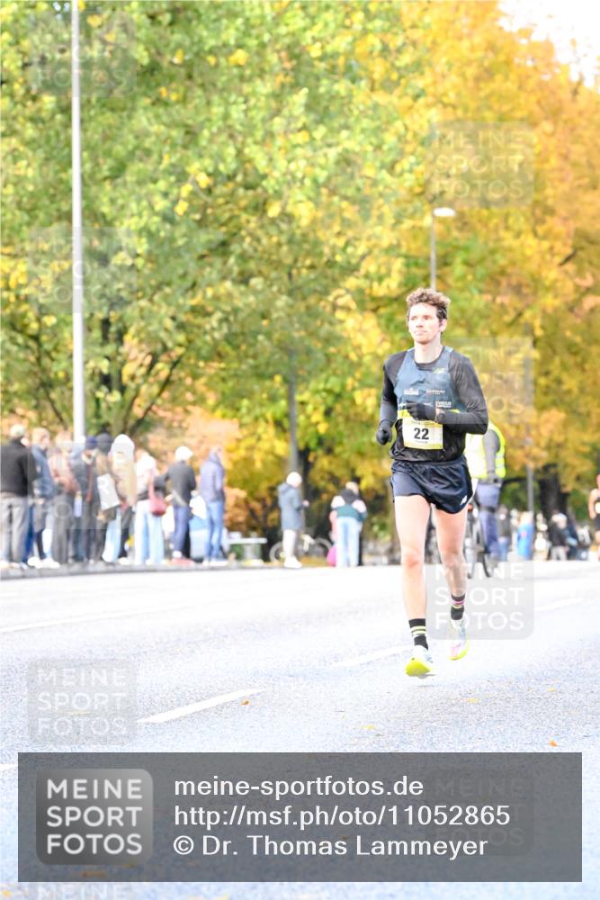 25.10.2026 - hella hamburg halbmarathon Dr. Thomas Lammeyer http://msf.ph/oto/11052865 25.10.2026 10:14:05 Kennedybrücke 22 meine-sportfotos.de