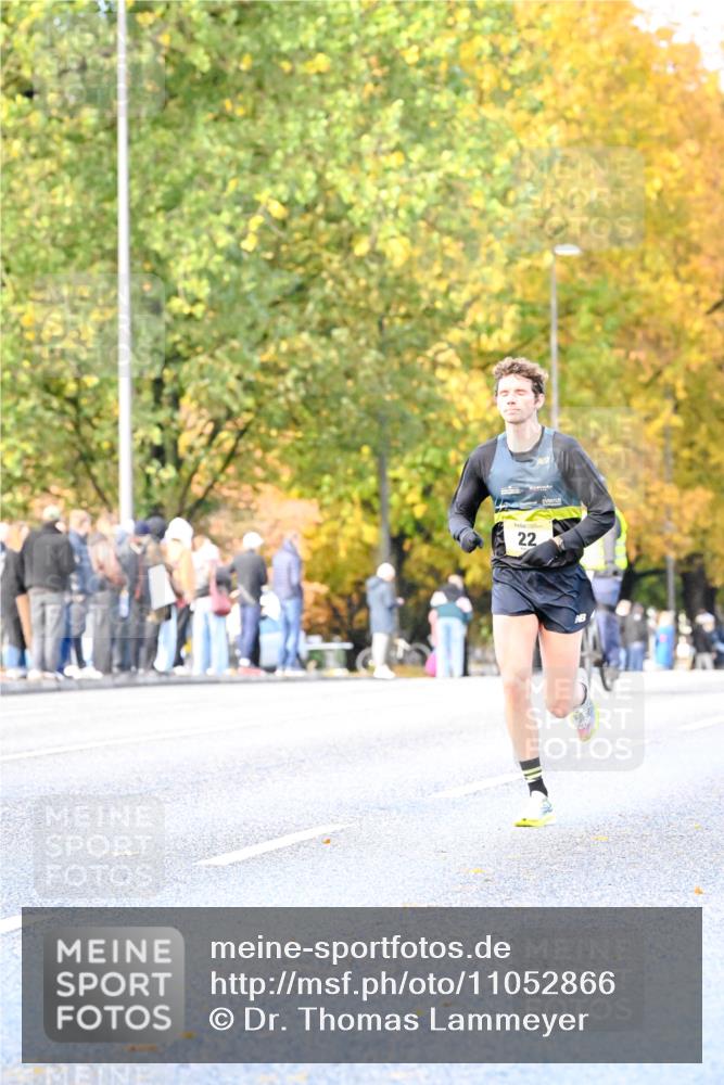 25.10.2026 - hella hamburg halbmarathon Dr. Thomas Lammeyer http://msf.ph/oto/11052866 25.10.2026 10:14:05 Kennedybrücke 22 meine-sportfotos.de