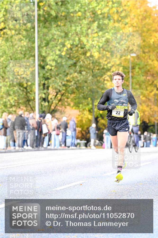 25.10.2026 - hella hamburg halbmarathon Dr. Thomas Lammeyer http://msf.ph/oto/11052870 25.10.2026 10:14:06 Kennedybrücke 22 meine-sportfotos.de