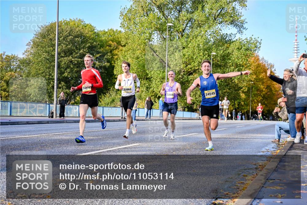 25.10.2026 - hella hamburg halbmarathon Dr. Thomas Lammeyer http://msf.ph/oto/11053114 25.10.2026 10:15:03 Kennedybrücke 3300, 33968, 32685, 24545 meine-sportfotos.de