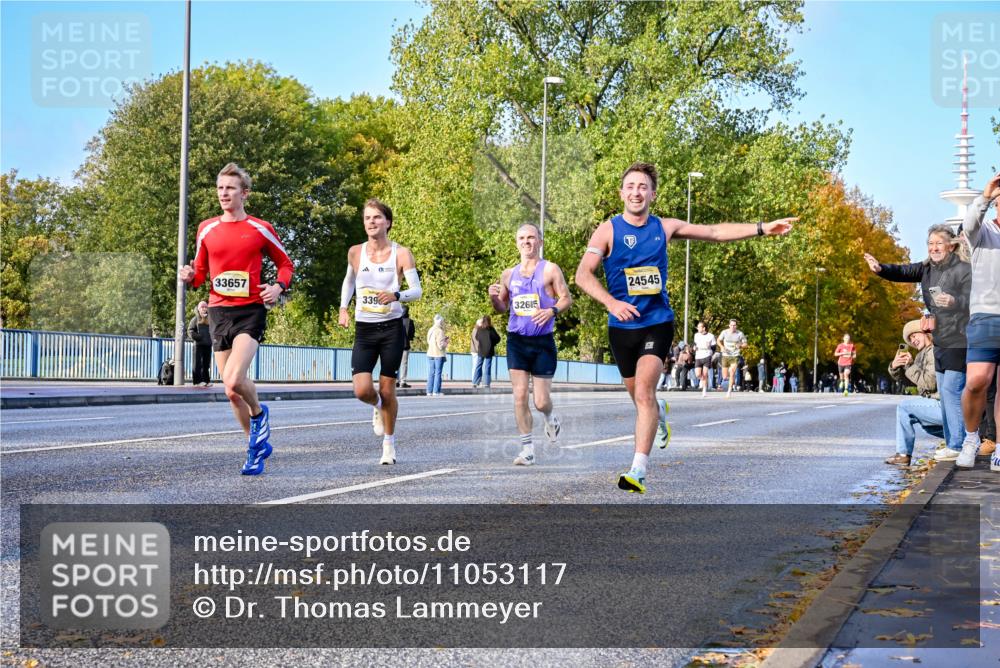 25.10.2026 - hella hamburg halbmarathon Dr. Thomas Lammeyer http://msf.ph/oto/11053117 25.10.2026 10:15:03 Kennedybrücke 33657, 339, 32685, 24545 meine-sportfotos.de