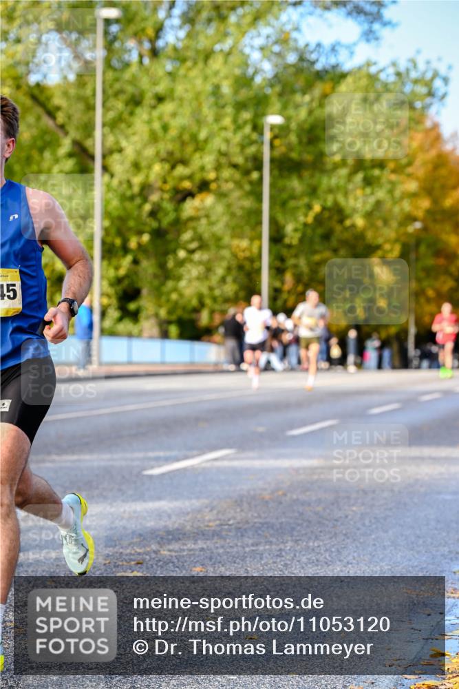 25.10.2026 - hella hamburg halbmarathon Dr. Thomas Lammeyer http://msf.ph/oto/11053120 25.10.2026 10:15:03 Kennedybrücke 45 meine-sportfotos.de