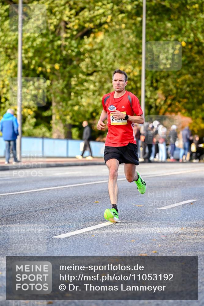 25.10.2026 - hella hamburg halbmarathon Dr. Thomas Lammeyer http://msf.ph/oto/11053192 25.10.2026 10:15:10 Kennedybrücke 2 meine-sportfotos.de