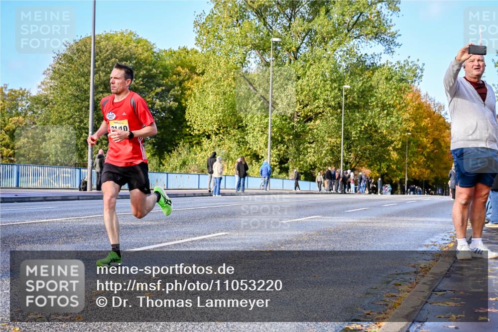 25.10.2026 - hella hamburg halbmarathon Dr. Thomas Lammeyer http://msf.ph/oto/11053220 25.10.2026 10:15:13 Kennedybrücke 10 meine-sportfotos.de