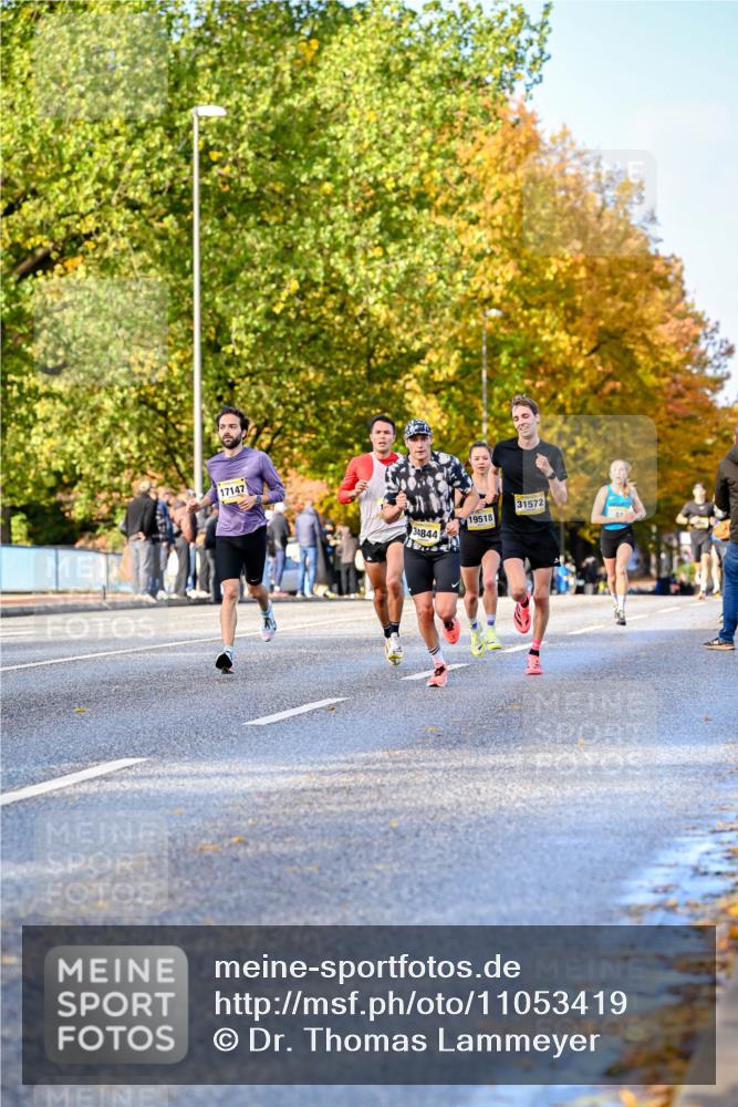 25.10.2026 - hella hamburg halbmarathon Dr. Thomas Lammeyer http://msf.ph/oto/11053419 25.10.2026 10:15:50 Kennedybrücke 17147, 31572, 19518, 34844 meine-sportfotos.de