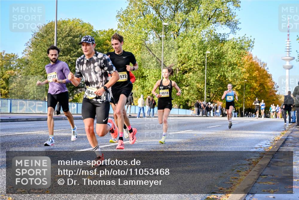 25.10.2026 - hella hamburg halbmarathon Dr. Thomas Lammeyer http://msf.ph/oto/11053468 25.10.2026 10:15:54 Kennedybrücke 17147, 3844, 572, 19518, 44 meine-sportfotos.de