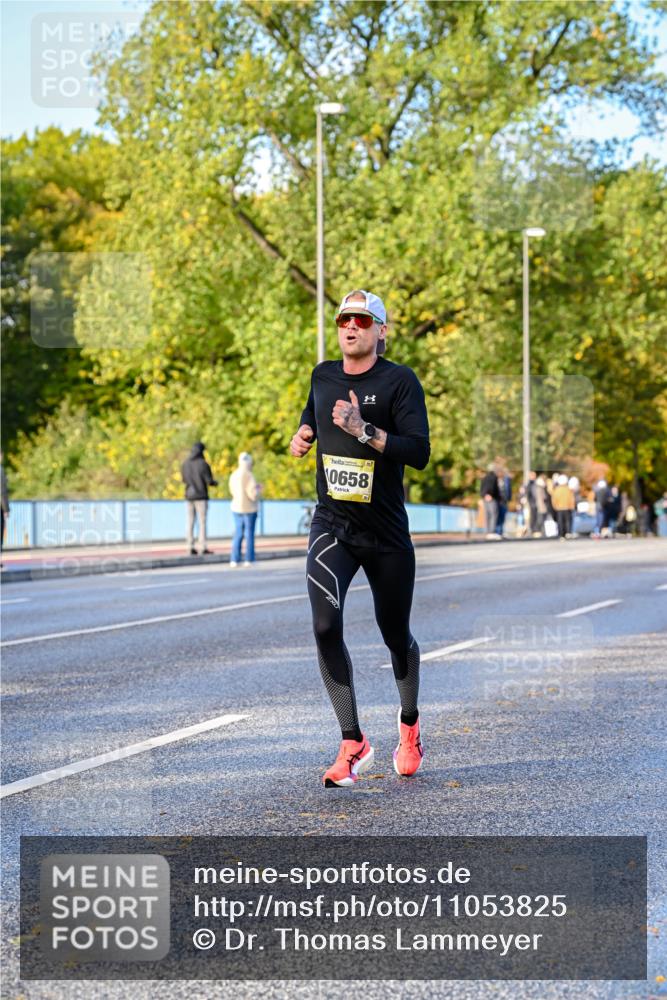 25.10.2026 - hella hamburg halbmarathon Dr. Thomas Lammeyer http://msf.ph/oto/11053825 25.10.2026 10:16:35 Kennedybrücke 0658 meine-sportfotos.de
