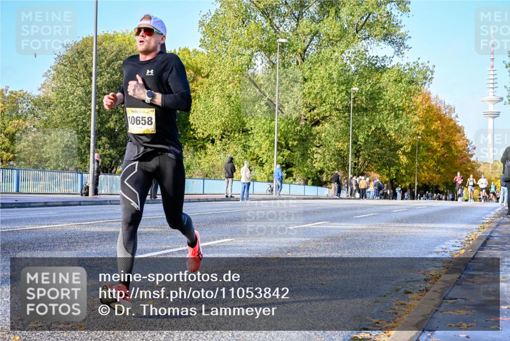 25.10.2026 - hella hamburg halbmarathon Dr. Thomas Lammeyer http://msf.ph/oto/11053842 25.10.2026 10:16:36 Kennedybrücke 10658 meine-sportfotos.de