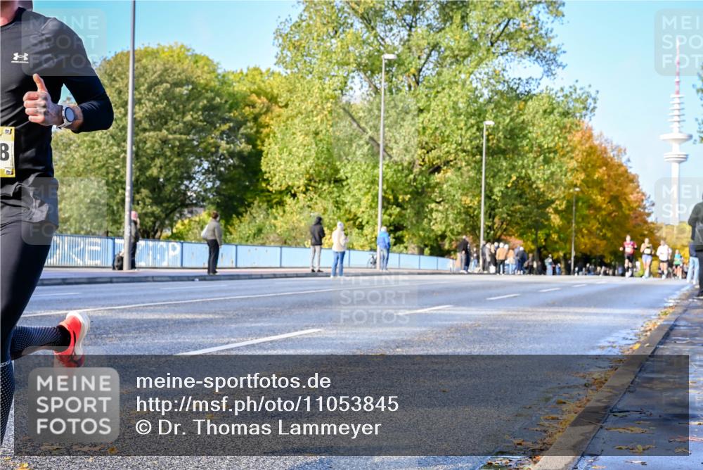 25.10.2026 - hella hamburg halbmarathon Dr. Thomas Lammeyer http://msf.ph/oto/11053845 25.10.2026 10:16:37 Kennedybrücke  meine-sportfotos.de