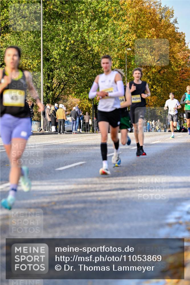 25.10.2026 - hella hamburg halbmarathon Dr. Thomas Lammeyer http://msf.ph/oto/11053869 25.10.2026 10:16:46 Kennedybrücke 25254 meine-sportfotos.de