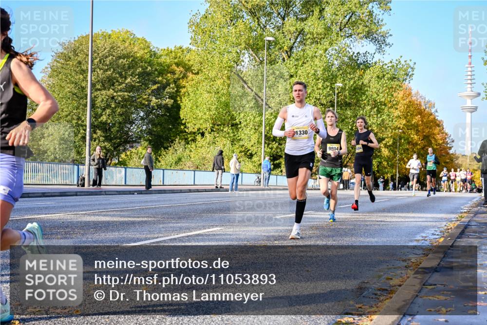 25.10.2026 - hella hamburg halbmarathon Dr. Thomas Lammeyer http://msf.ph/oto/11053893 25.10.2026 10:16:48 Kennedybrücke 1330, 9804, 5254 meine-sportfotos.de