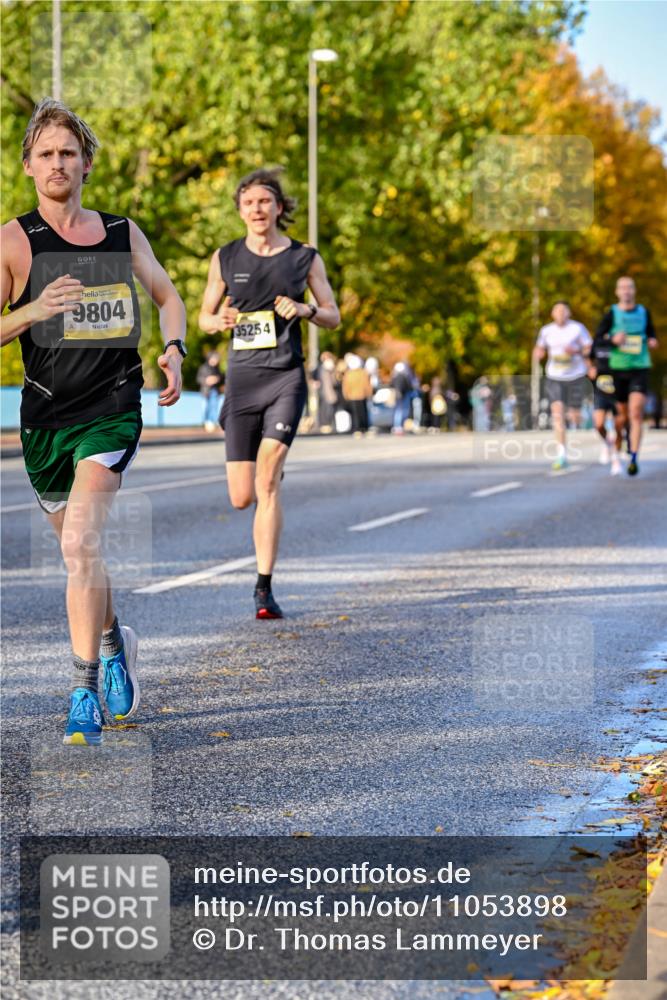 25.10.2026 - hella hamburg halbmarathon Dr. Thomas Lammeyer http://msf.ph/oto/11053898 25.10.2026 10:16:49 Kennedybrücke 9804, 3525, 4 meine-sportfotos.de