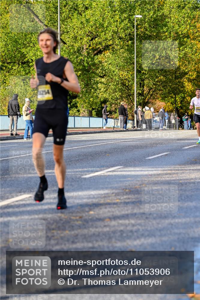 25.10.2026 - hella hamburg halbmarathon Dr. Thomas Lammeyer http://msf.ph/oto/11053906 25.10.2026 10:16:49 Kennedybrücke 3254, 2289 meine-sportfotos.de