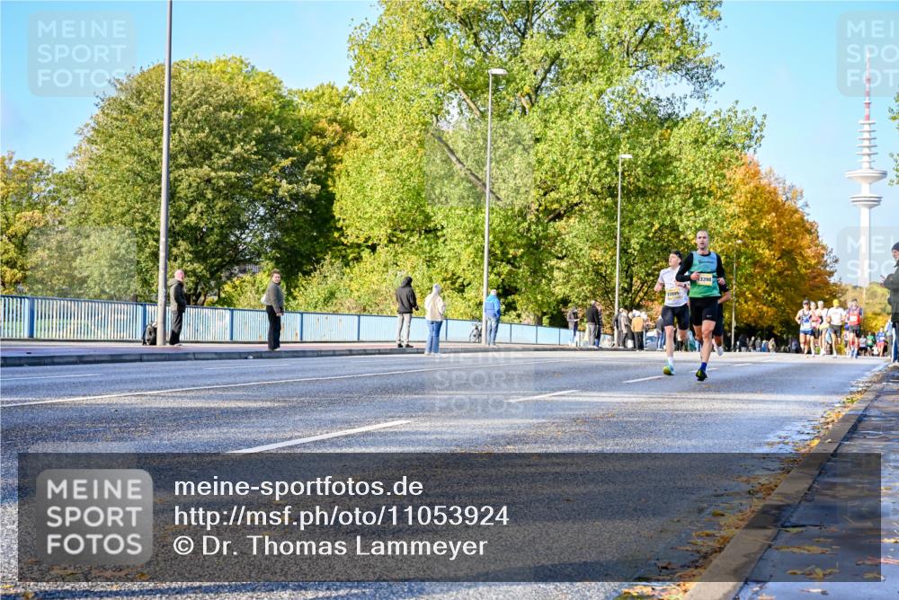 25.10.2026 - hella hamburg halbmarathon Dr. Thomas Lammeyer http://msf.ph/oto/11053924 25.10.2026 10:16:51 Kennedybrücke 3398 meine-sportfotos.de